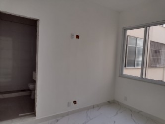 Apartamento com 122 m² totalmente reformado, composto de sala com 2 ambientes varanda com vista lateral para o mar 3 quartos, sendo 2 suítes banheiro 